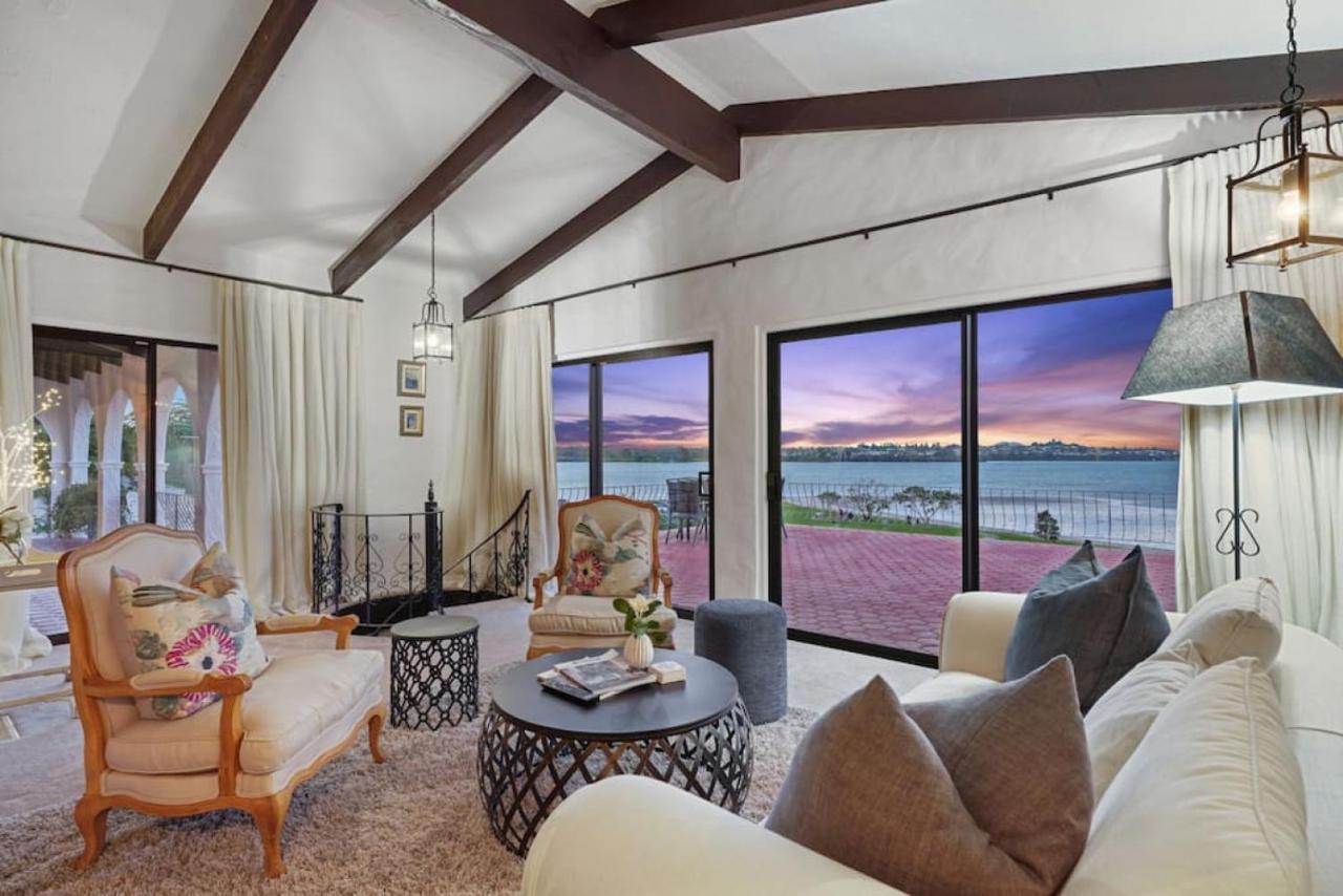 Magnificent Beachfront Mansion - Pool - Fireplace Оукланд Екстериор снимка