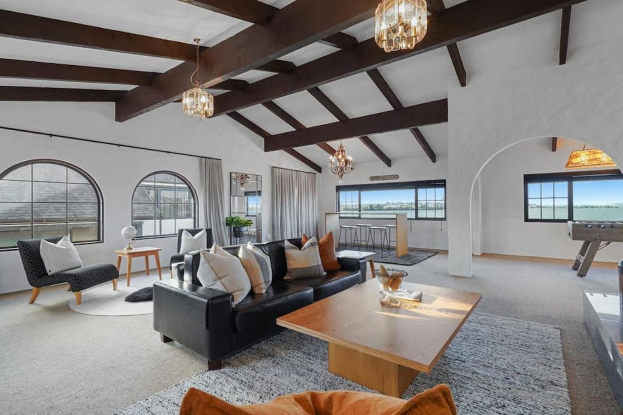Magnificent Beachfront Mansion - Pool - Fireplace Оукланд Екстериор снимка