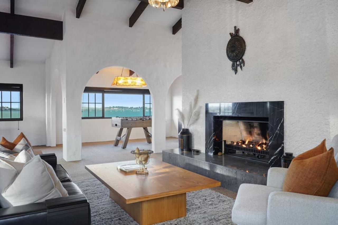 Magnificent Beachfront Mansion - Pool - Fireplace Оукланд Екстериор снимка