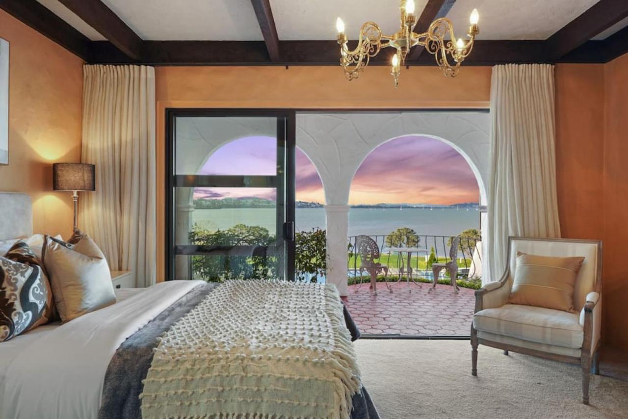 Magnificent Beachfront Mansion - Pool - Fireplace Оукланд Екстериор снимка