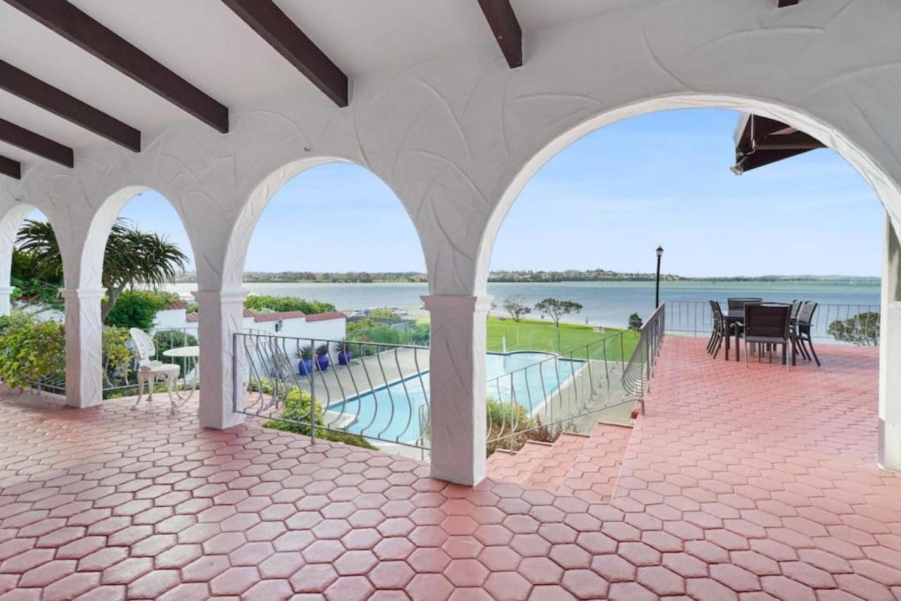 Magnificent Beachfront Mansion - Pool - Fireplace Оукланд Екстериор снимка