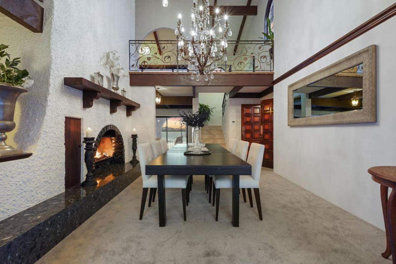 Magnificent Beachfront Mansion - Pool - Fireplace Оукланд Екстериор снимка