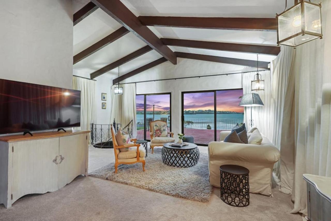 Magnificent Beachfront Mansion - Pool - Fireplace Оукланд Екстериор снимка