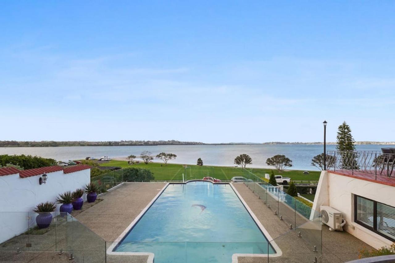 Magnificent Beachfront Mansion - Pool - Fireplace Оукланд Екстериор снимка